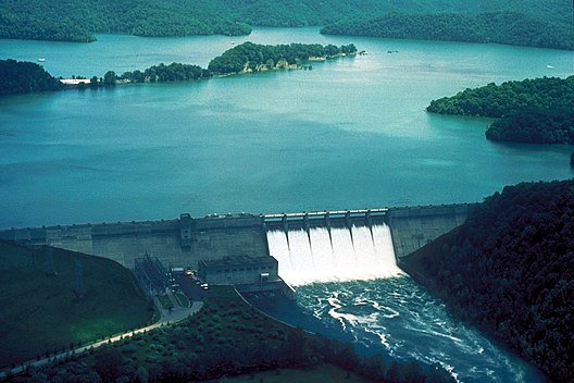 Middle TN Econo Lifts - Boat Lifts for Sale at Dale Hollow Lake